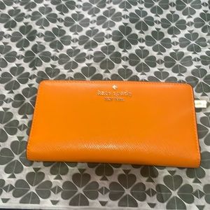 Kate Spade Madison slim bifold wallet in a brilliant Tumeric color leather 😍😍